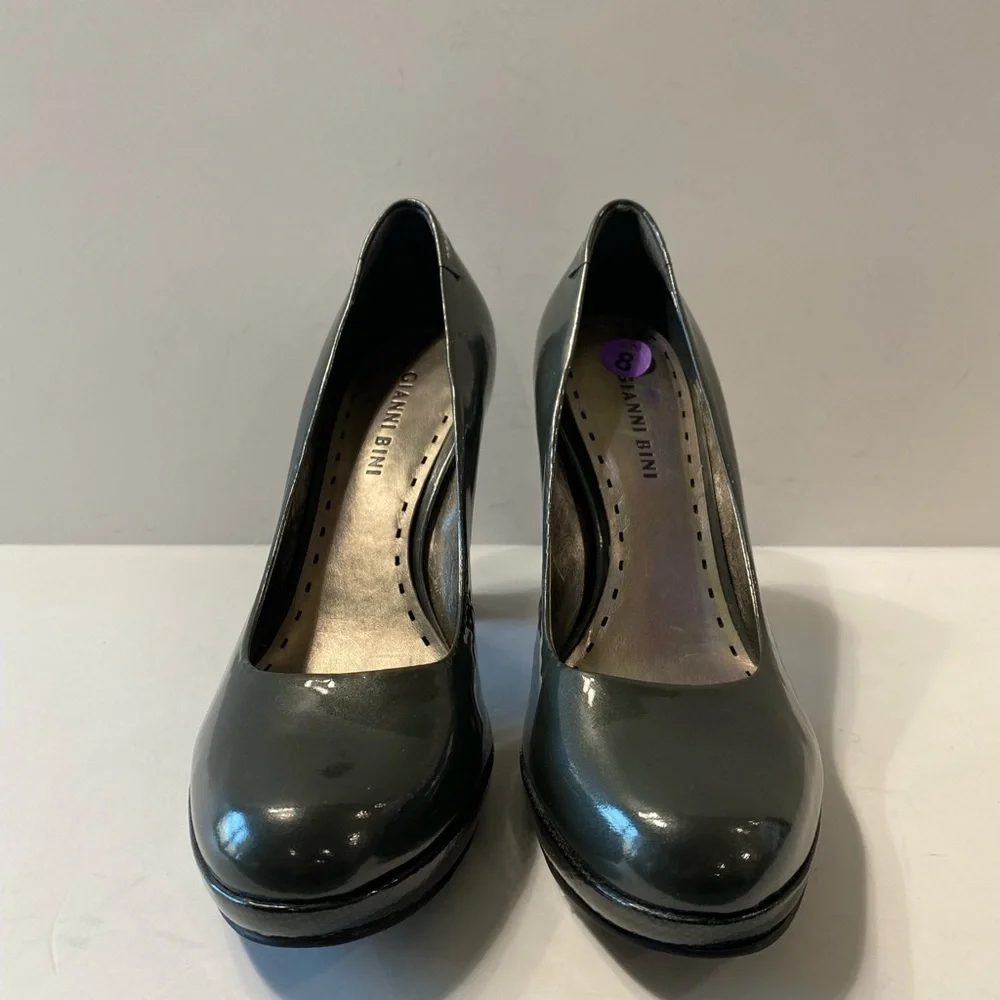 Gianni Bini Olive Green Glossy Patent Leather Slip On Pumps Size 8